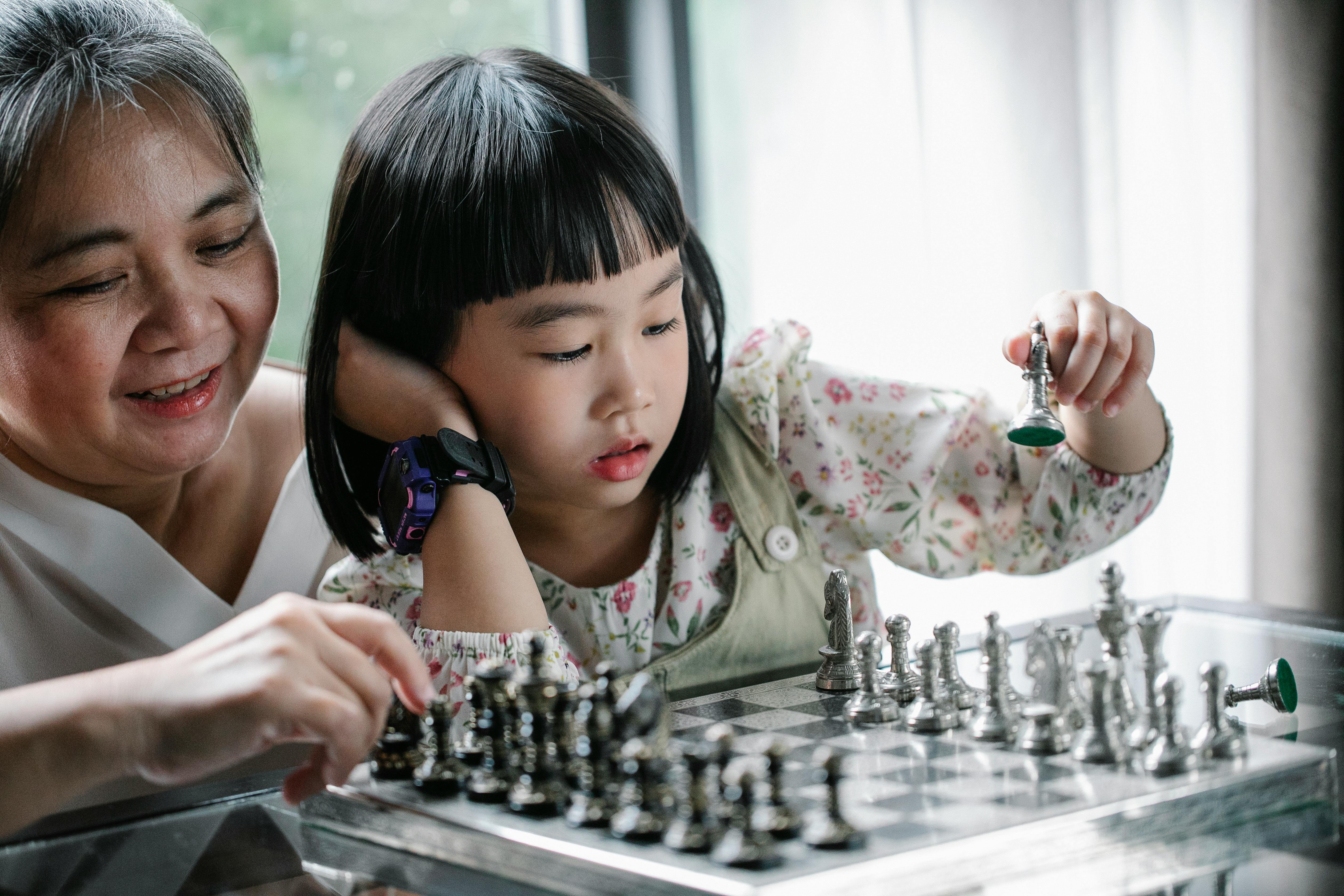 771 fotos de stock e banco de imagens de Asian Kid Playing Chess