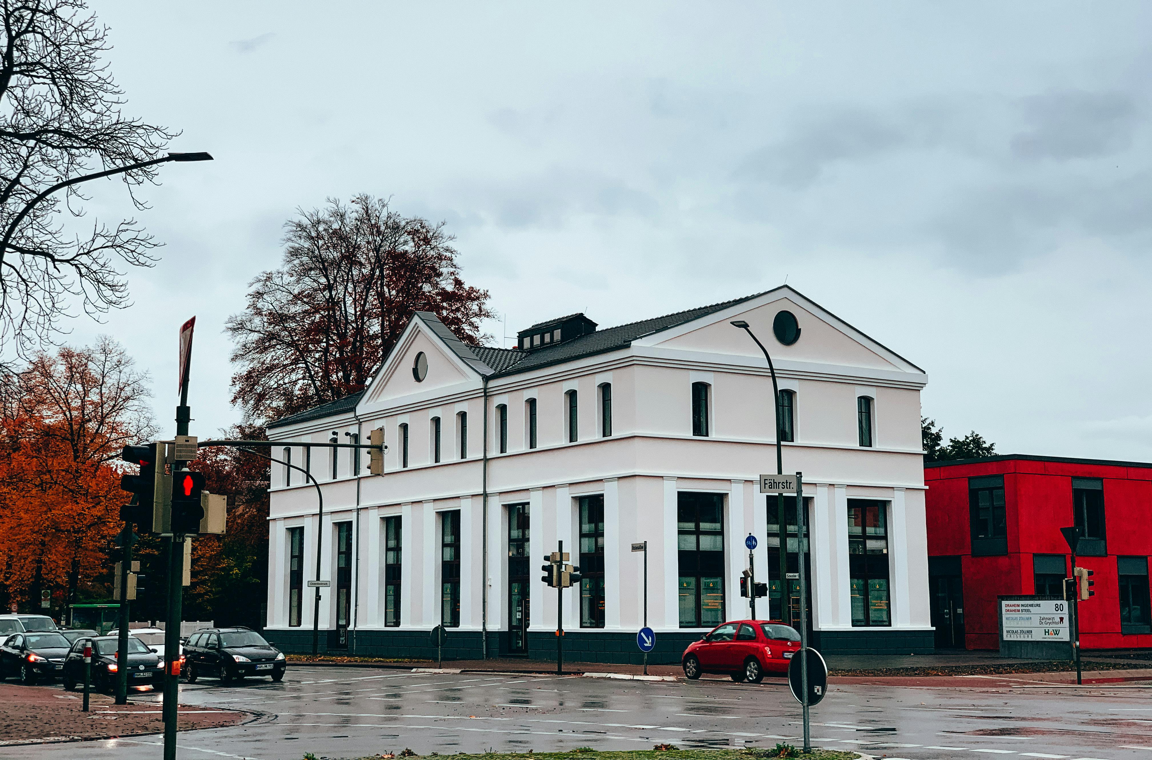 White Building From Street View · Free Stock Photo