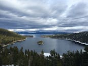 南太浩湖的松林、壮丽景色和壮观云层