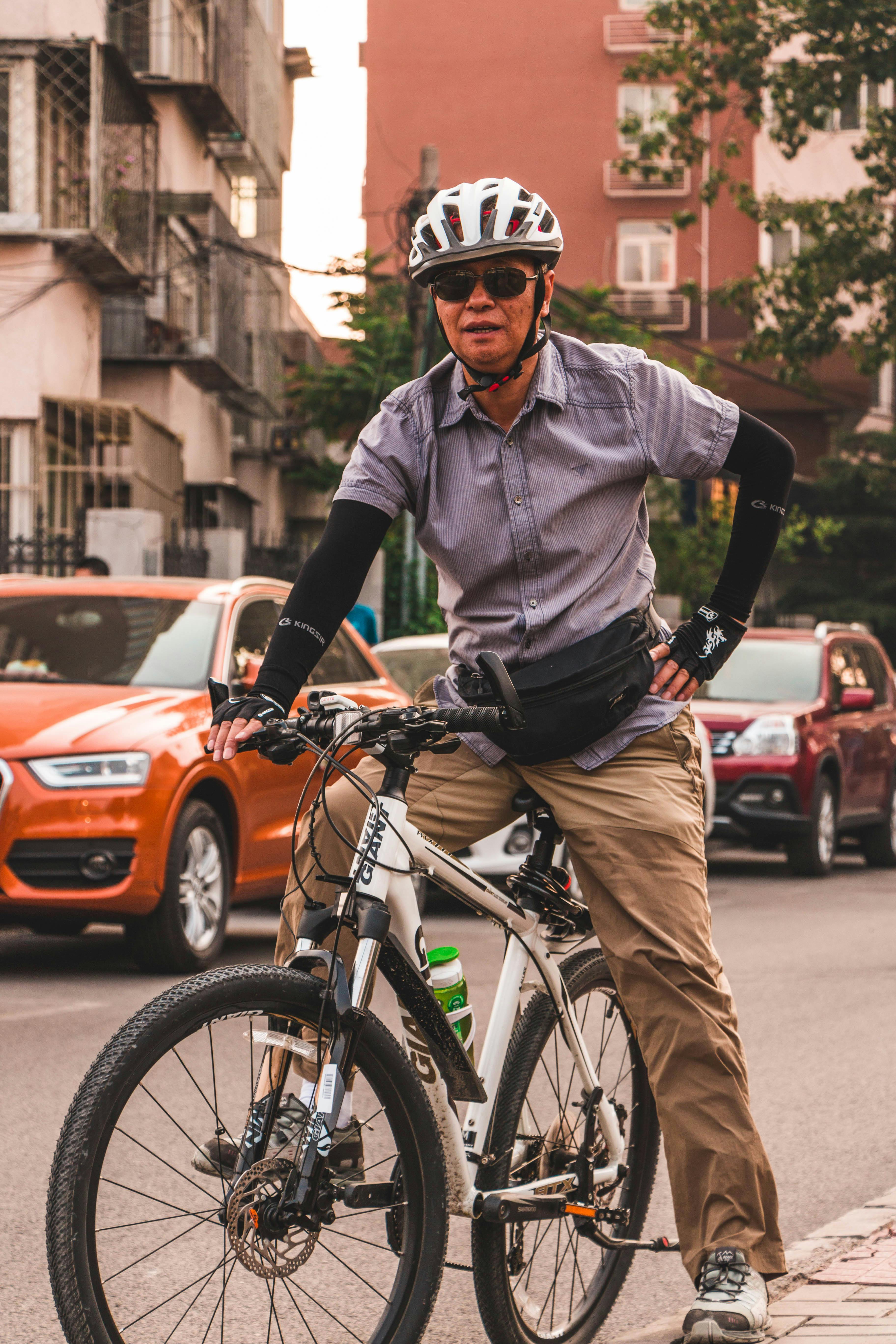 Kostenloses Foto Zum Thema Alter Mann China Fahrrad