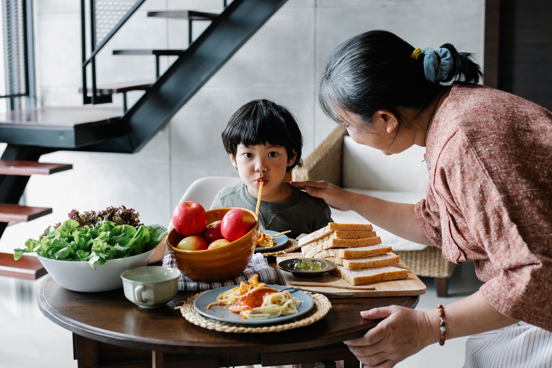 Bí quyết chăm sóc sức khỏe gia đình mùa giao mùa hiệu quả