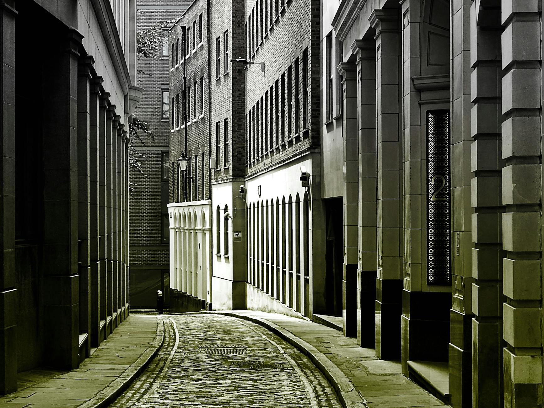 Alley · Free Stock Photo