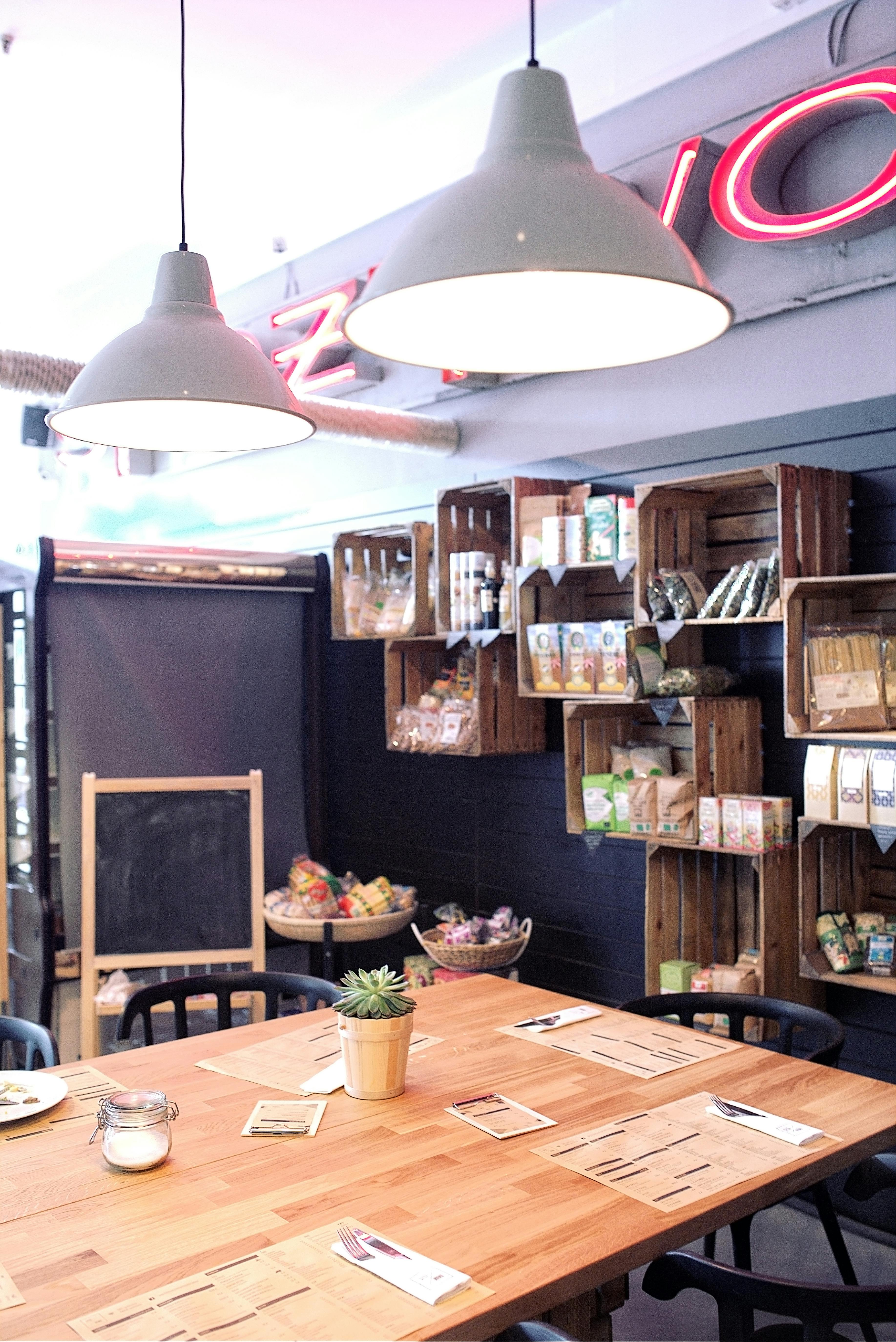 Foto profissional gratuita de arquitetura, assento, banco