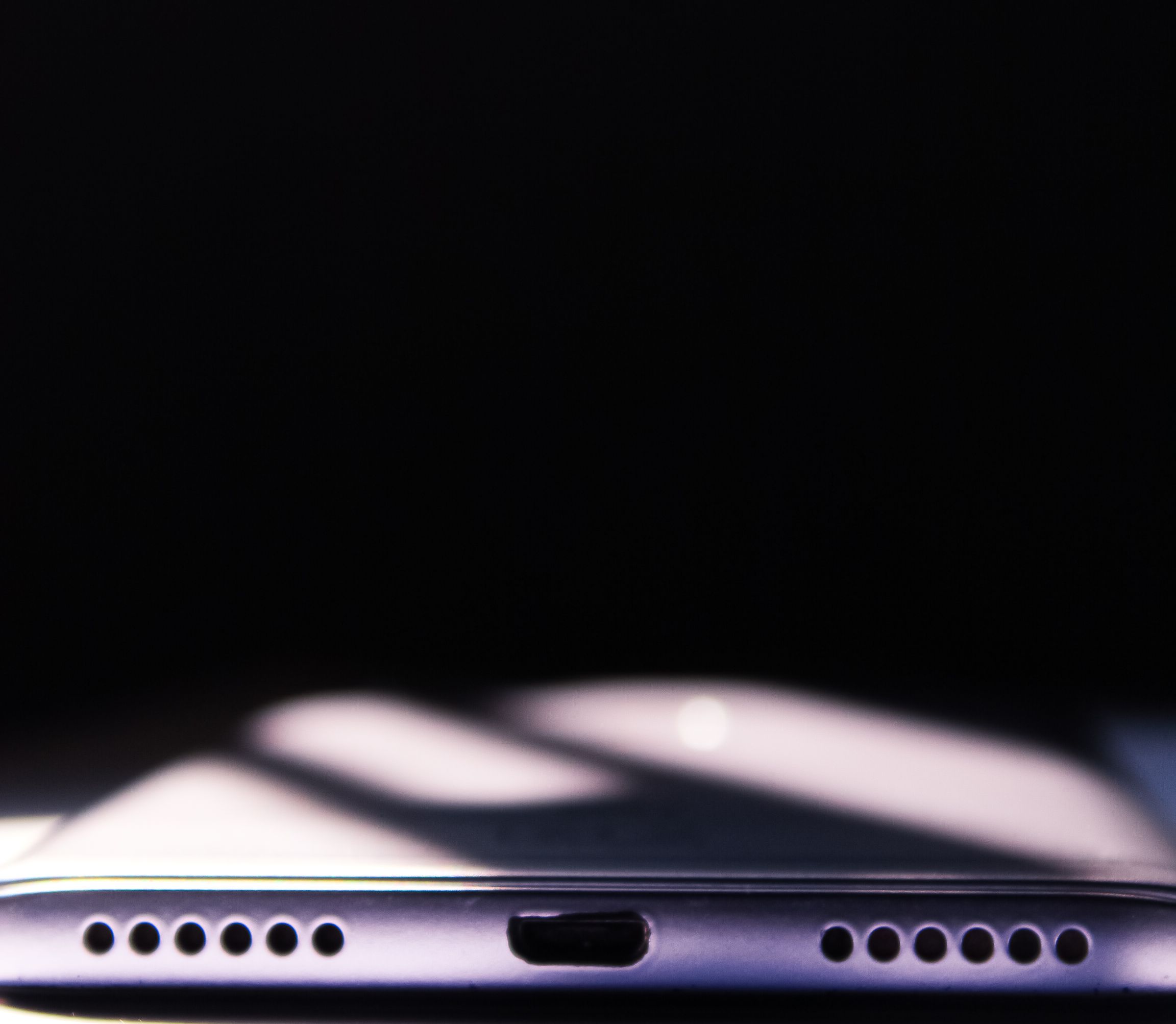 Gniazdo ładowania telefonu z kablem