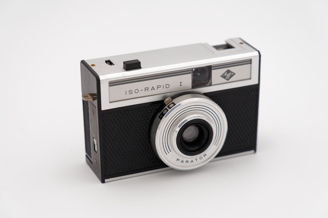 Бесплатное стоковое фото с аналоговая камера, Антикварный, белая поверхность