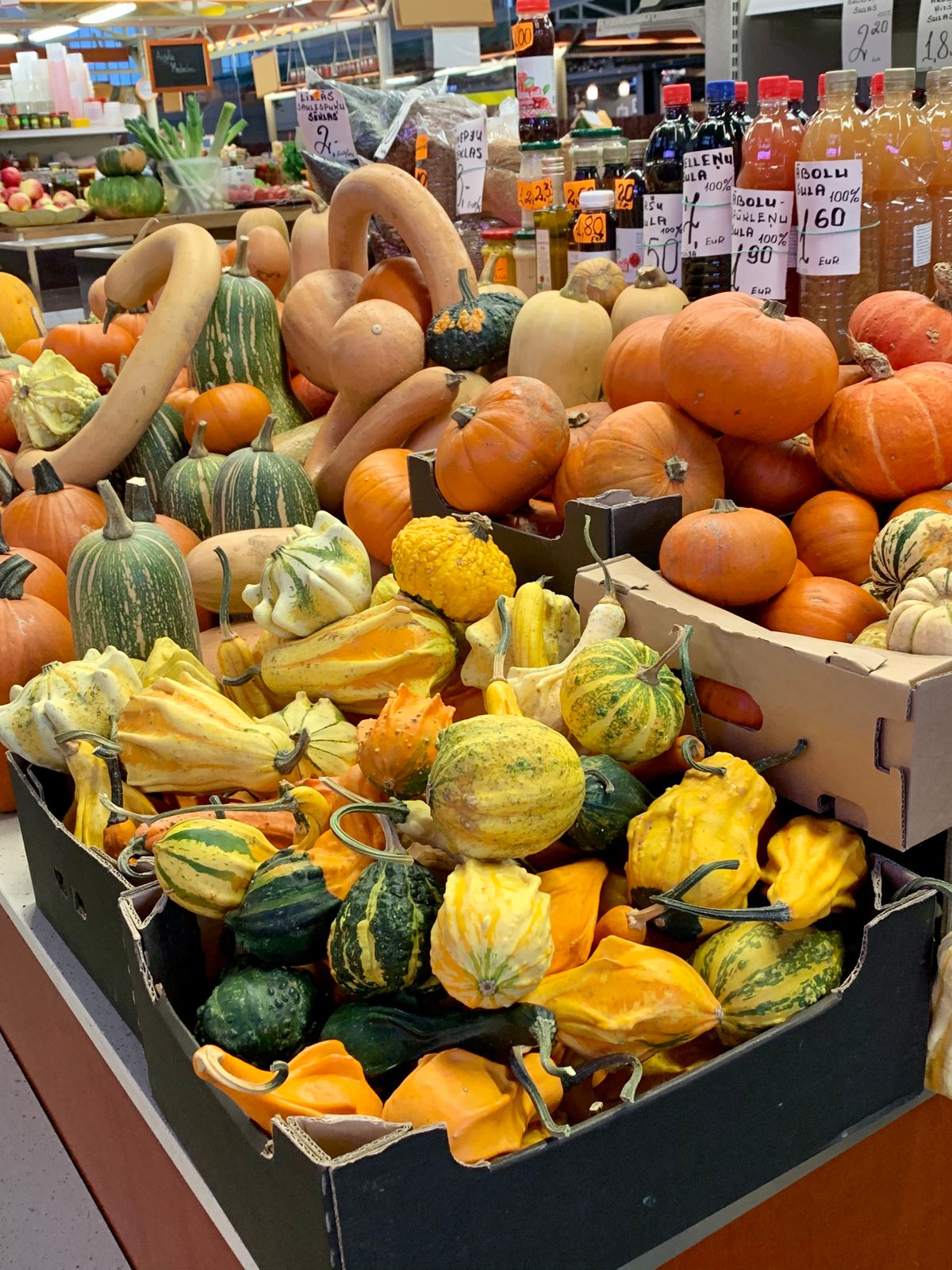 Corrugated display trays holding fresh produce on a supermarket fixture, illustrating how shelf-ready packaging converts a shipping case into an open retail display unit