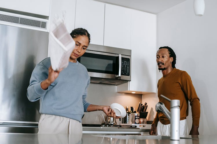 Black Lady And Guy Arguing In Kitchen