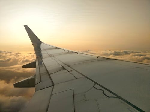 бесплатная Летающий самолет Стоковое фото