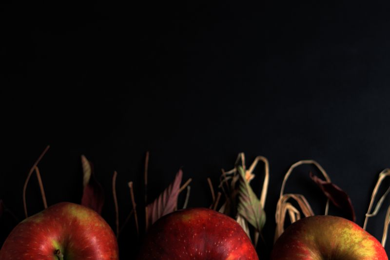 Apples in low light, photo by Mike Murray on Pexels