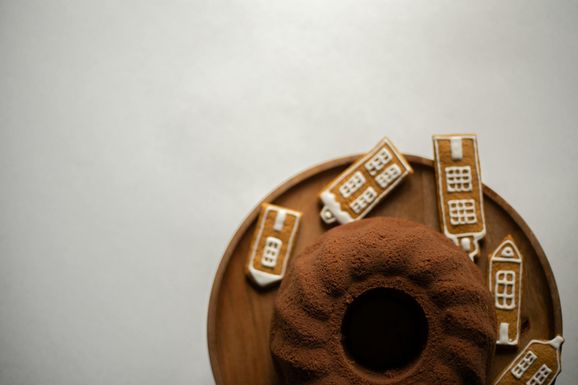 Bundt Cake and Gingerbread Cookies