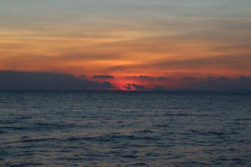 Foto profissional grátis de crepúsculo, horizonte, mar