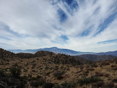 Kostenloses Stock Foto zu berge, bewölkter himmel, drohne erschossen