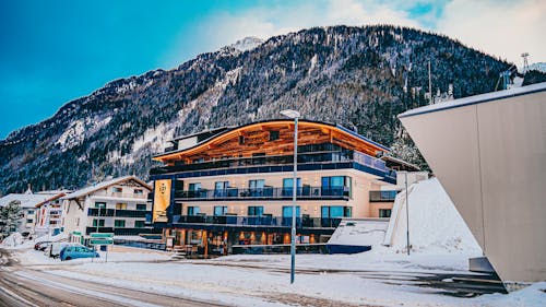 Your Halloween Weekend Travel Forecast: From Snow to Sunshine