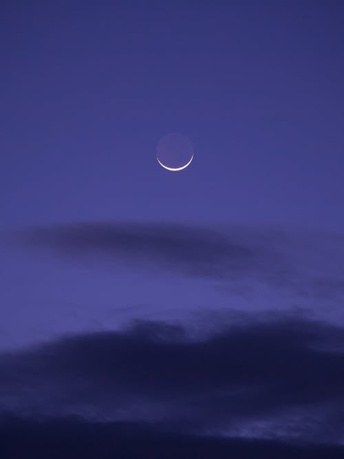 Free Crescent Moon in the Purple Sky Stock Photo