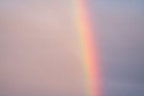 Arco Iris En La Naturaleza Astuta Sin Nubes