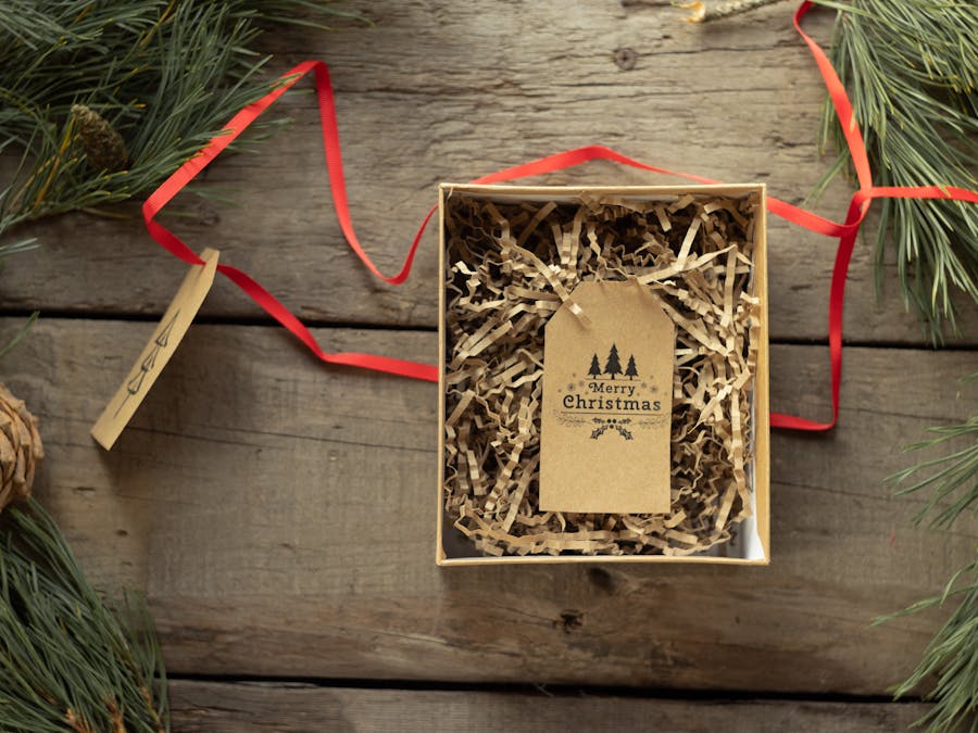 Is it better to tag or hashtag on Instagram?