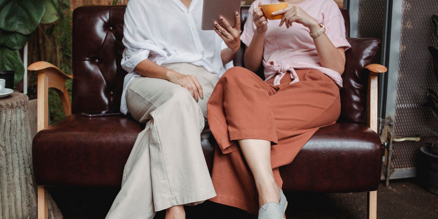 A candid women’s community moment at a café