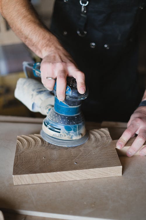 Crop craftsman with orbital sander