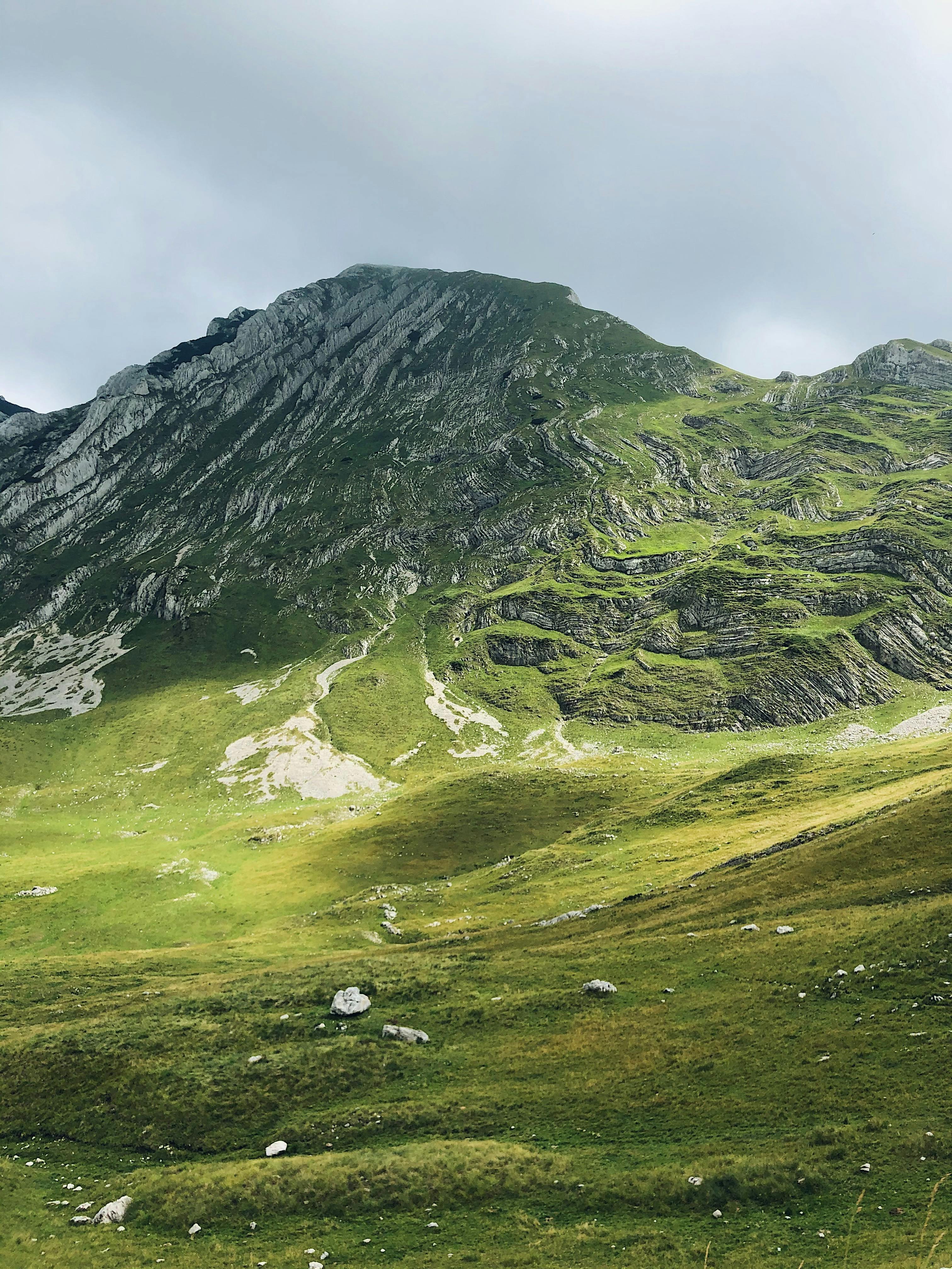 White and Gray House on Green Field · Free Stock Photo