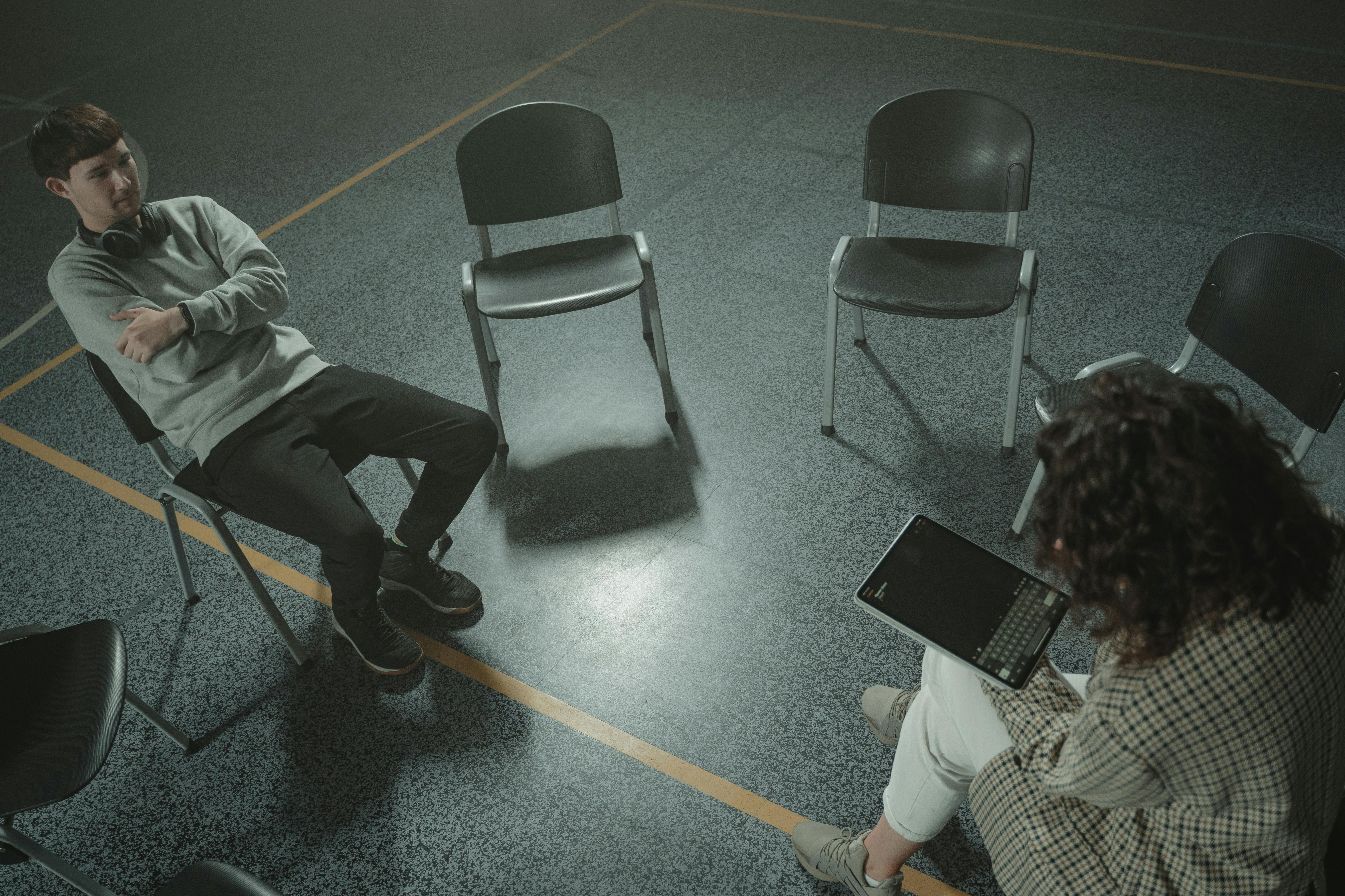 Therapist and client in one-on-one session - Best IOP in Florida