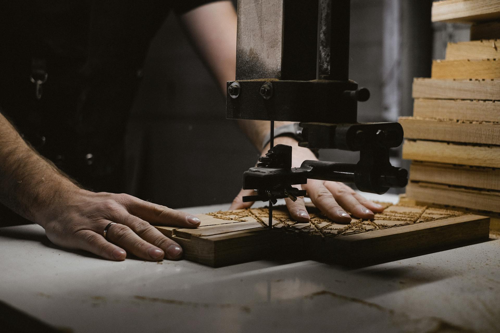 Crop artisan with metal industrial bandsaw machine