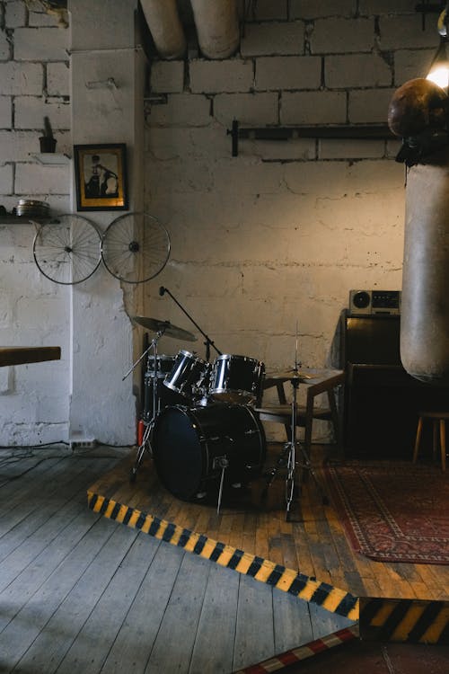 Бесплатное стоковое фото с барабан, белый, в помещении