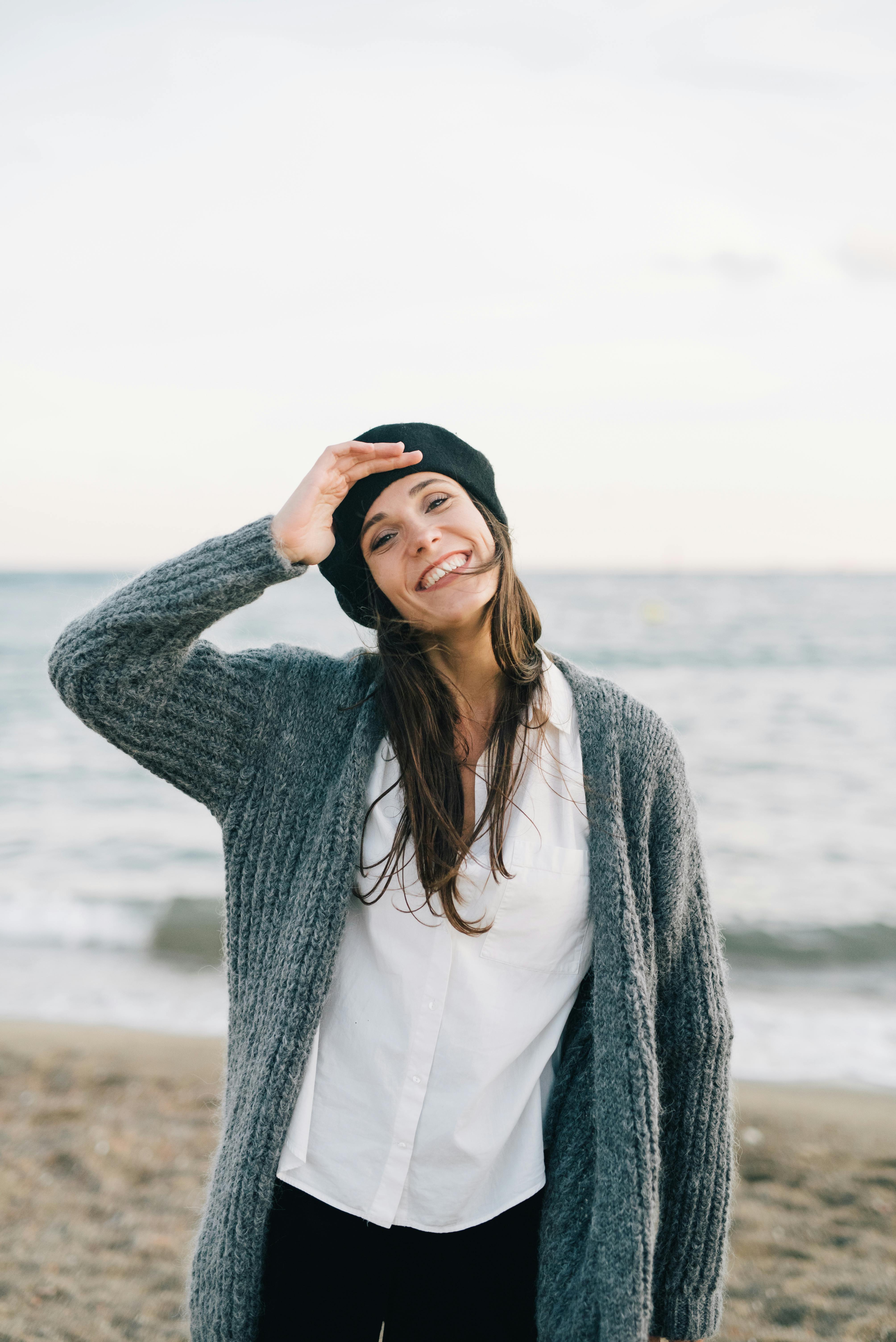 woman wearing knitted cardigan