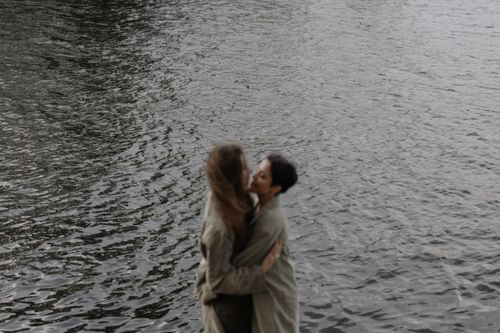 Free A loving couple sharing an intimate moment by the riverside, highlighting affection and connection. Stock Photo