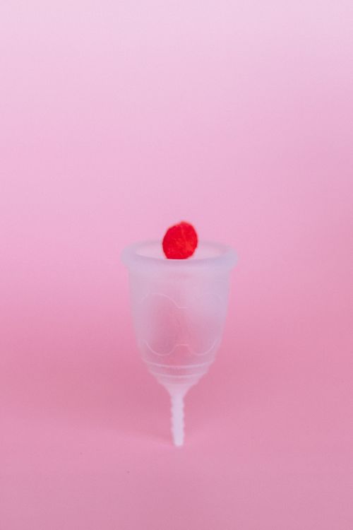 Free A menstrual cup with a red element on a pink gradient background, offering copy space. Stock Photo