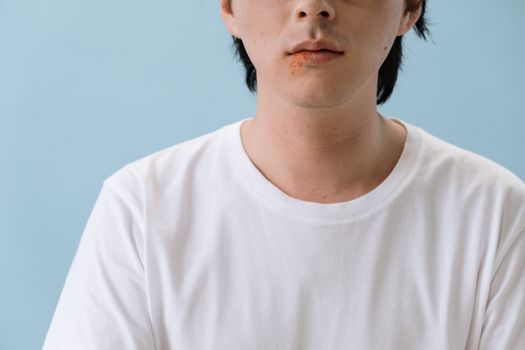 白衣服发黄怎么洗？3块钱搞定，别再扔了