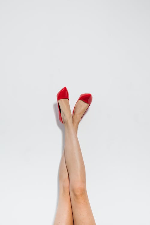 Darmowe zdjęcie z galerii z białe tło, buty, czerwony