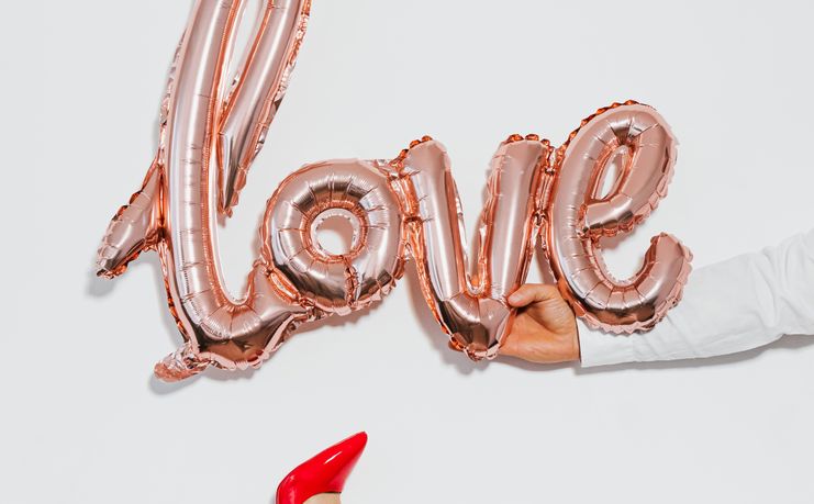 Online dating: starting a conversation on a niche platform