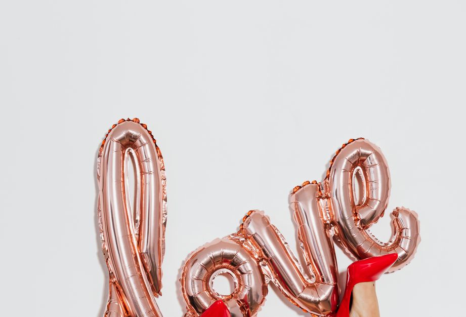 Online dating: starting a conversation on a niche platform