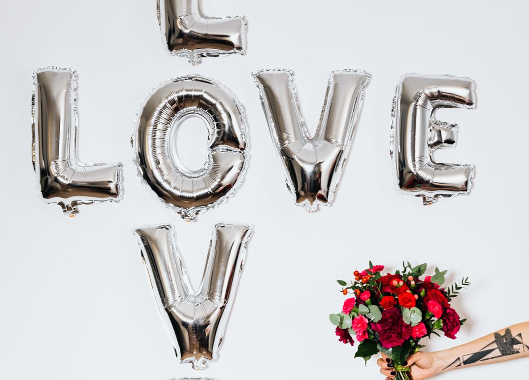 Online dating: starting a conversation on a niche platform