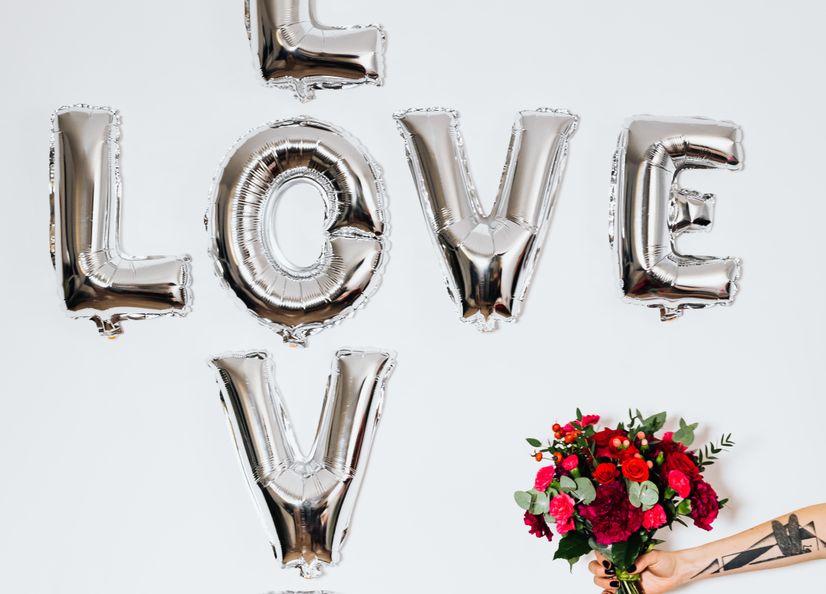 Online dating: starting a conversation on a niche platform