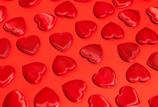 Online dating: starting a conversation on a niche platform