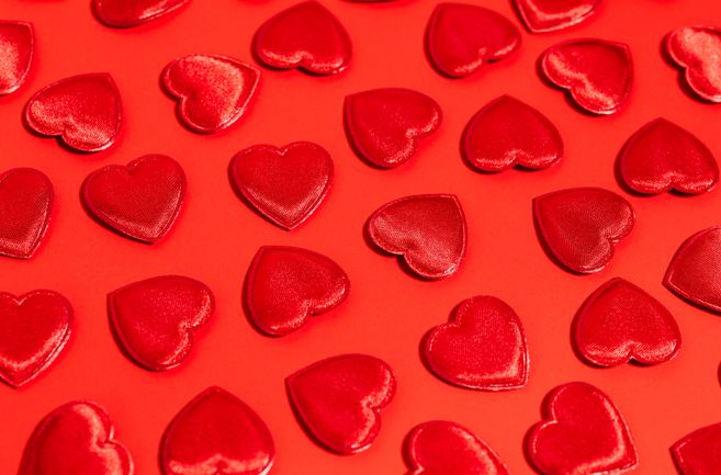 Online dating: starting a conversation on a niche platform