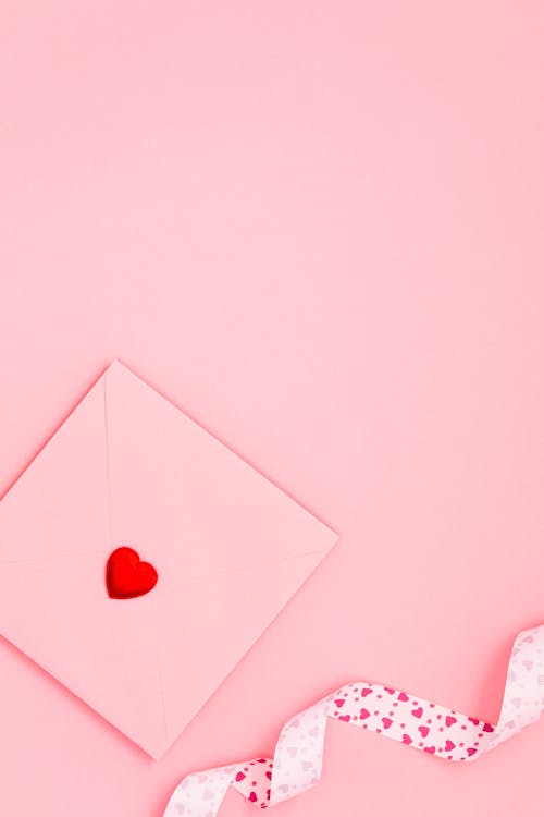 Free Closed Pink Envelope with Heart Sticker Stock Photo