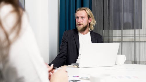 Gratis lagerfoto af arbejder, bærbar computer, forretningsmand