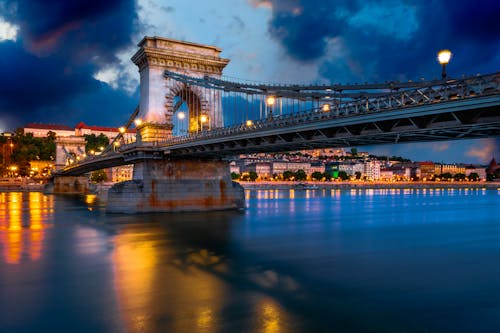 Fotobanka s bezplatnými fotkami na tému Budapešť, noc, orientačný bod