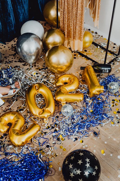 Gratis stockfoto met 2021, ballonnen, confetti