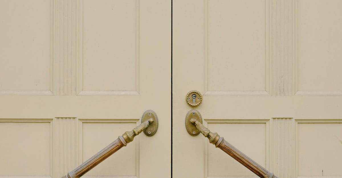 How to pick a simple door lock