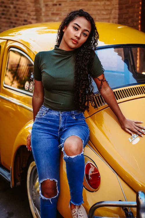 Green shirt hot sale with jeans girl