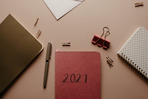 Free 2021 Pink Organizer With Office Supplies On Table Stock Photo