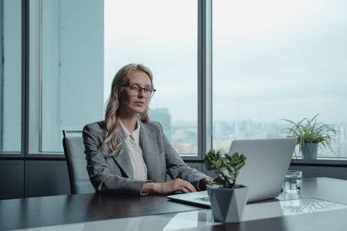 Kostenloses Stock Foto zu arbeit, arbeitsmomente, brille