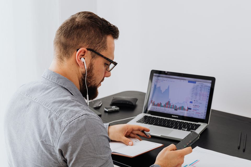 Analyzing data with AI