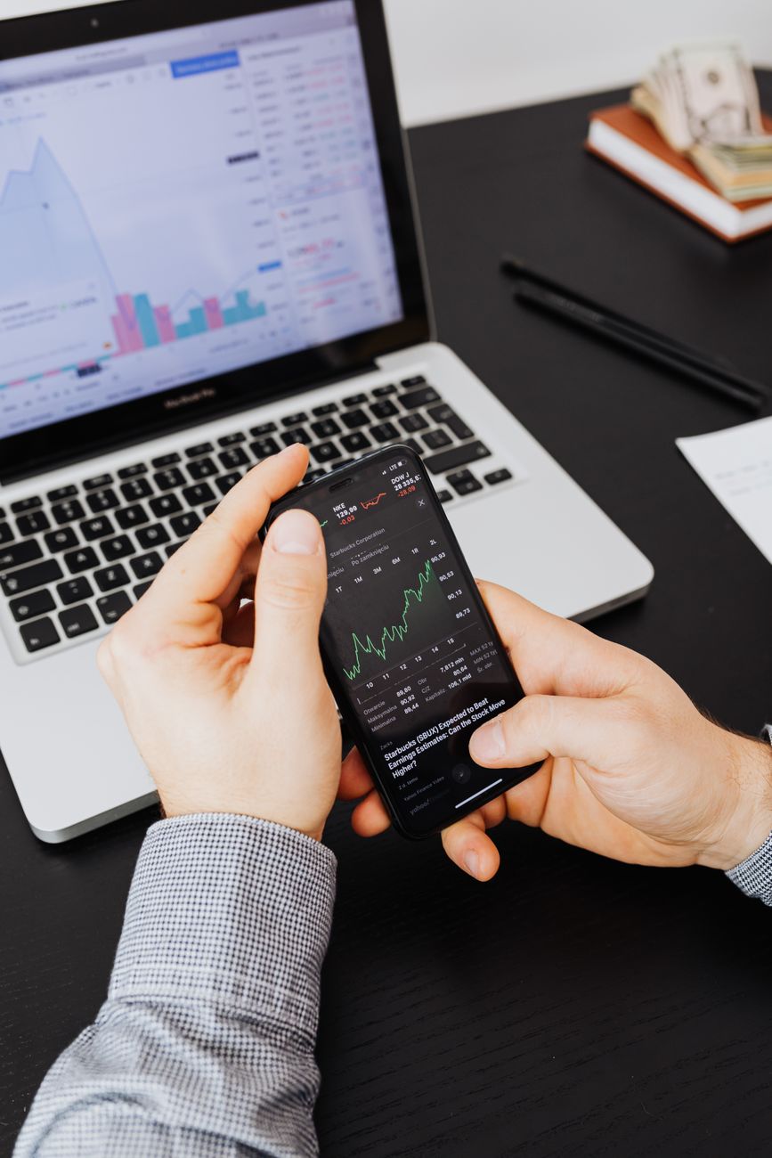 How Mobile Usage Revolutionized Review Platforms: A Case Study on Engagement Growth