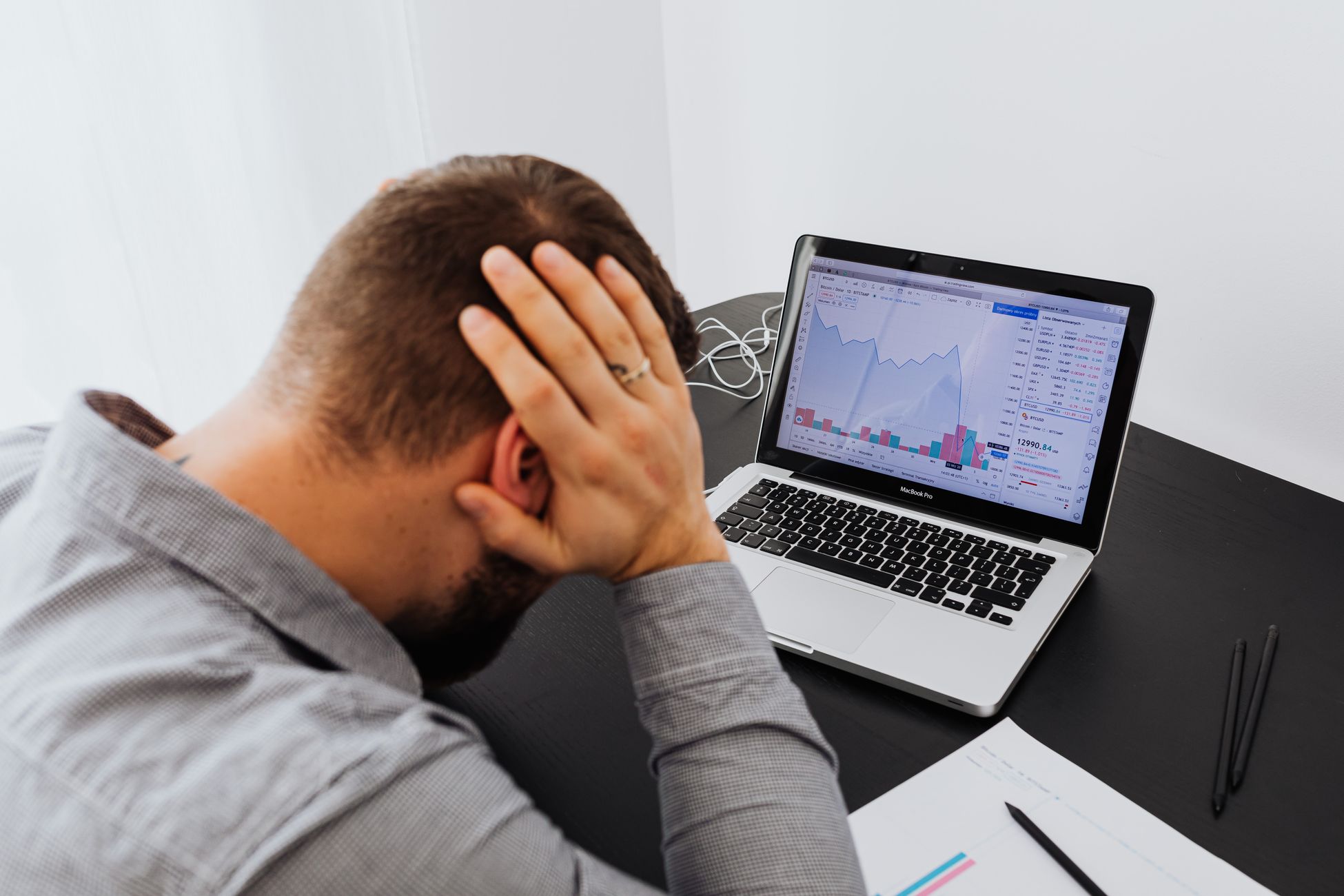 Noodlijdende ondernemers raken verstrikt in online gokken en cryptohandel