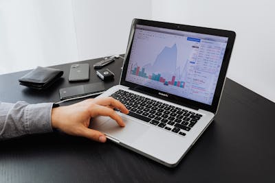 Enterprise Software Spending Soars to $1.4 Trillion: Who Gains and Loses?