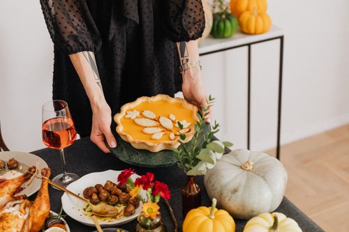 Free A warm Thanksgiving setup featuring pumpkin pie and festive decor for a cozy celebration. Stock Photo